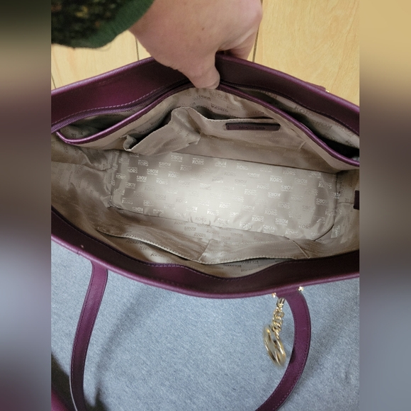 Michael Kors Large Tote and Wallet - Picture 6 of 15